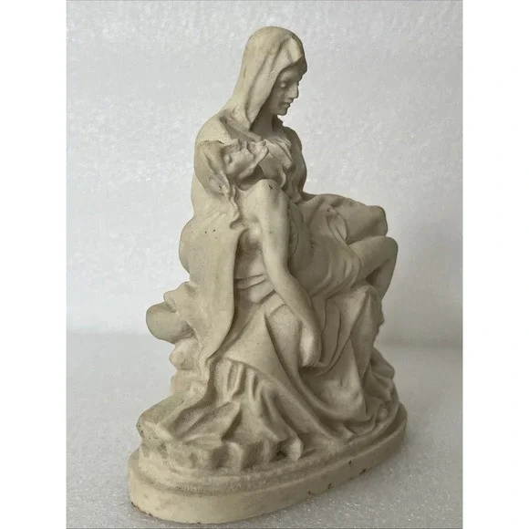 Pieta VTG Sculpture, Mary Cradling Jesus's Body After His Descent From The Cross - Picture 10 of 16